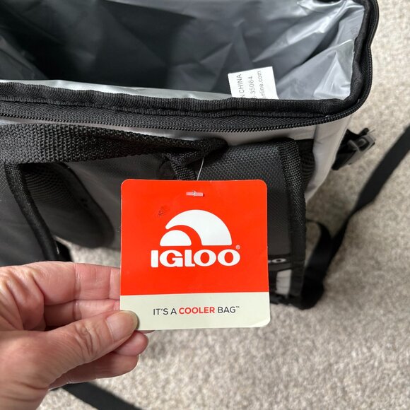 Igloo 32 Can Capacity Marine Backpack Soft Side Cooler - Picture 3 of 5